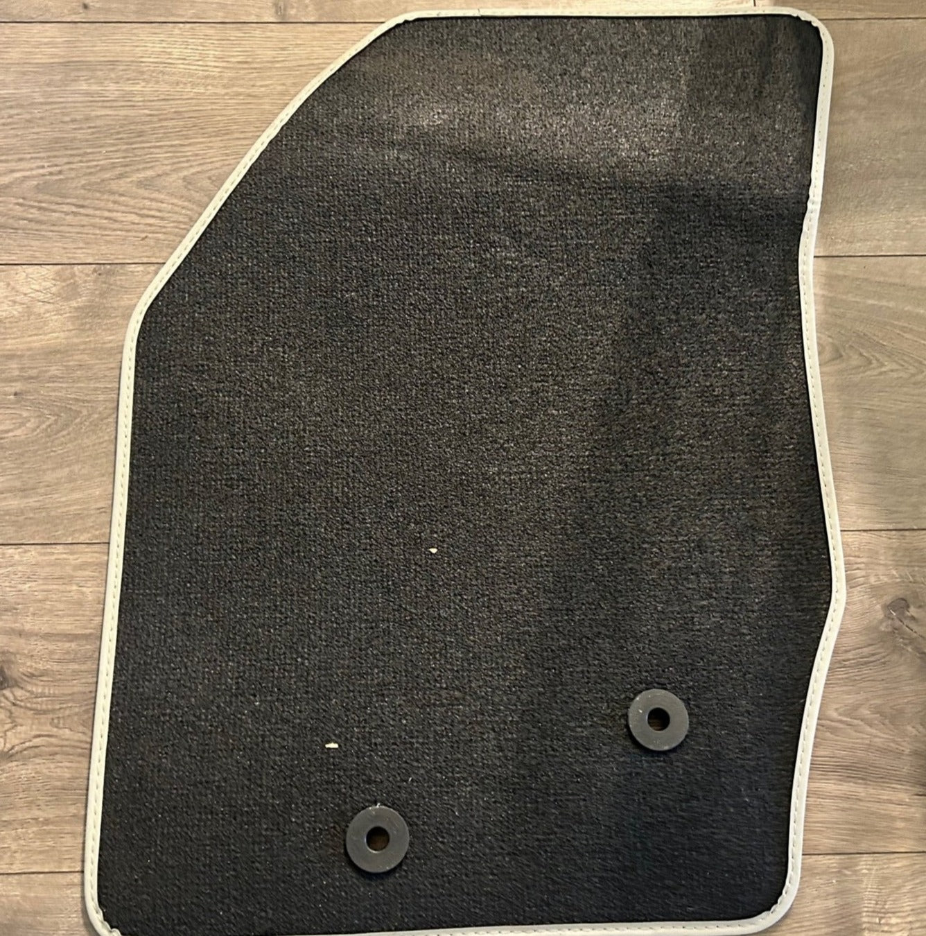 New OEM 2016-2019 Volvo XC90 Floor Mats Carpeted R-Design Charcoal w/Gray, Part # 39985873