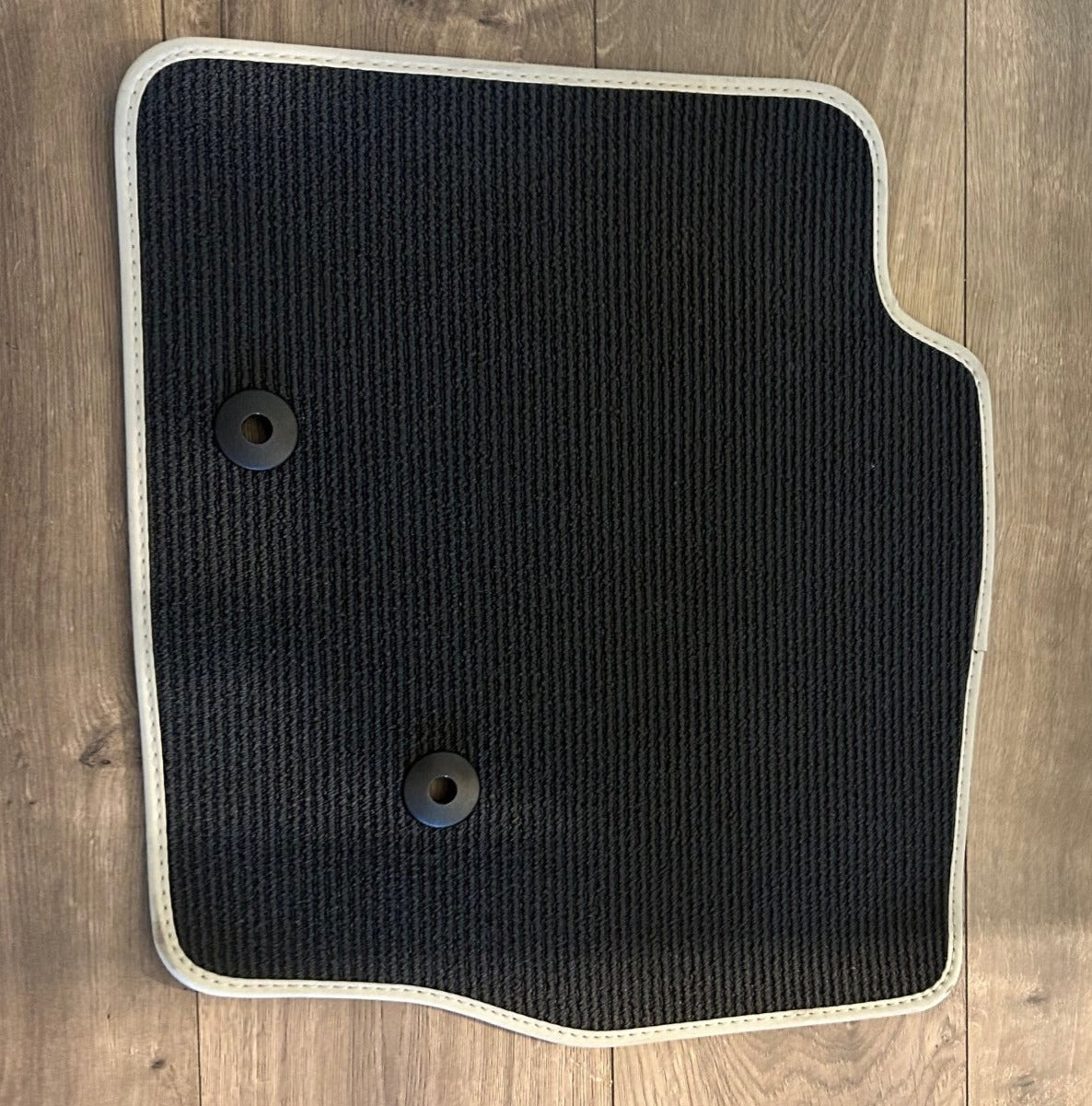 New OEM 2016-2019 Volvo XC90 Floor Mats Carpeted R-Design Charcoal w/Gray, Part # 39985873