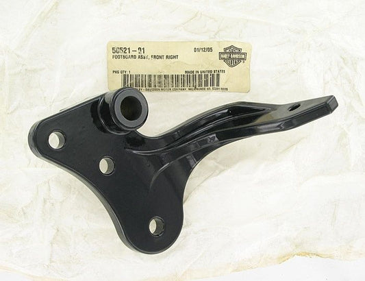 New OEM Genuine Harley-Davidson Footboard Mount Front Right Dyna Defender Fxdp 01-04, 50521-01